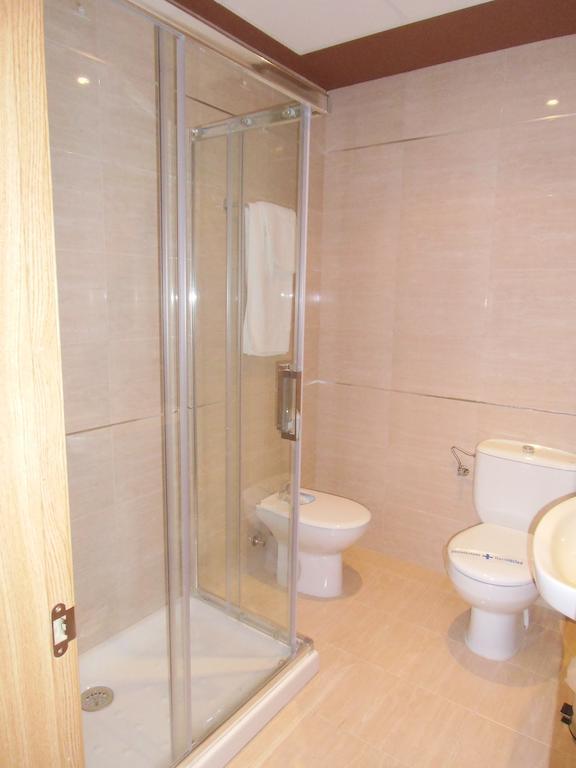 Area De Servicio Villamartin Villamartin de la Abadia Zewnętrze zdjęcie